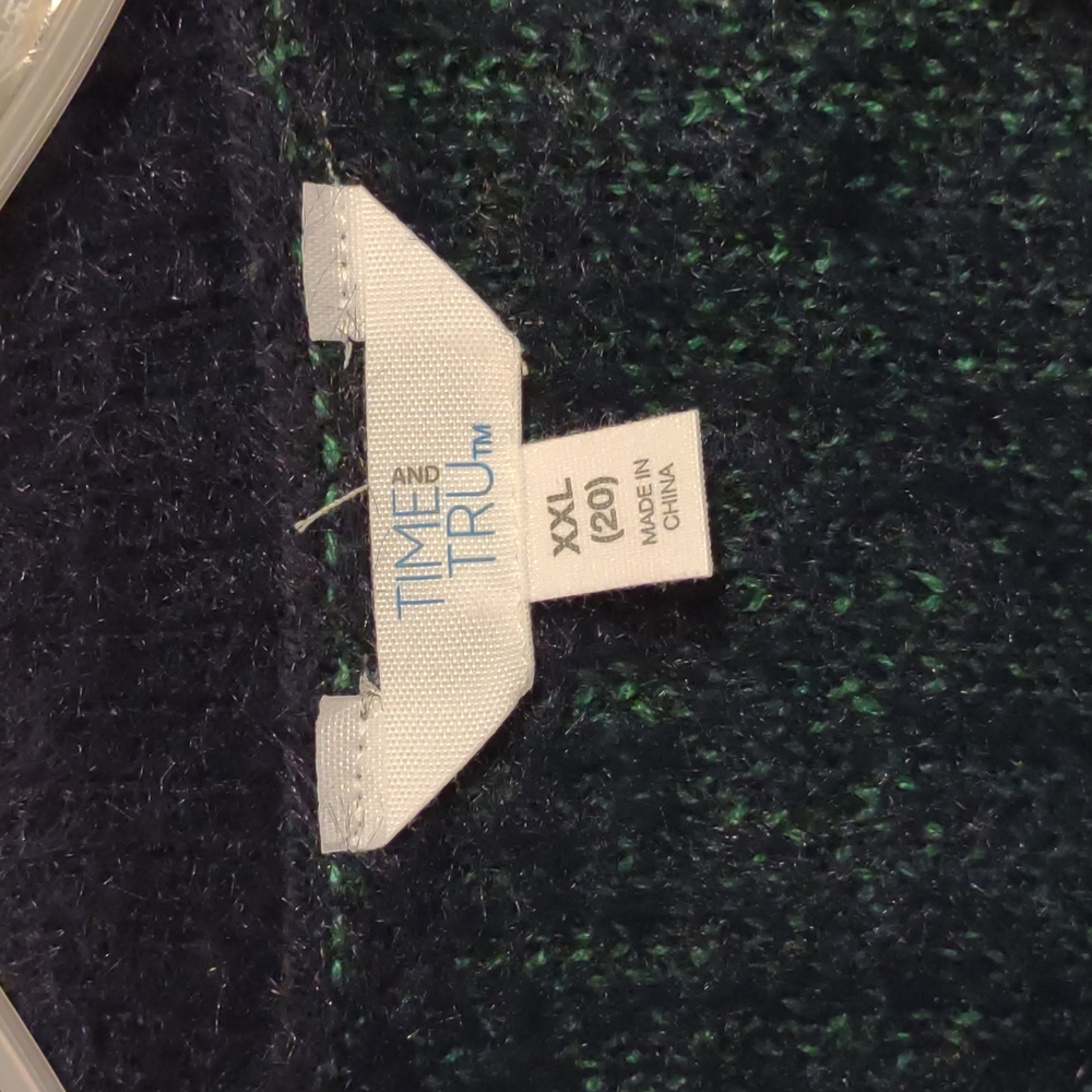 A Lady Sweater - Picture 4 of 4